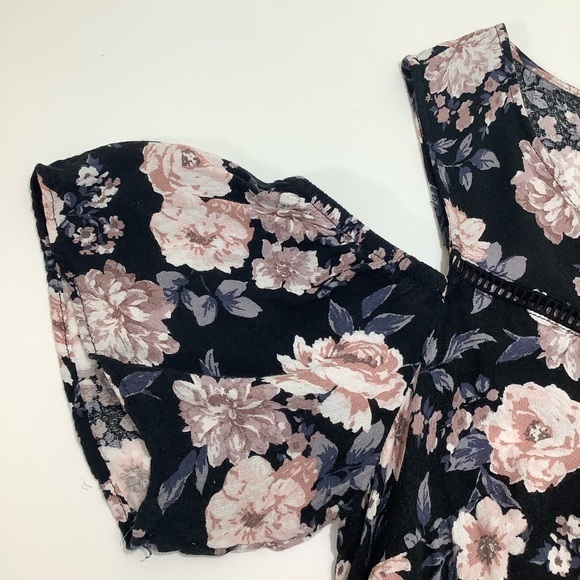 torrid 00 floral cold shoulder v neck blouse size M/L or 10 EUC - Picture 11 of 14
